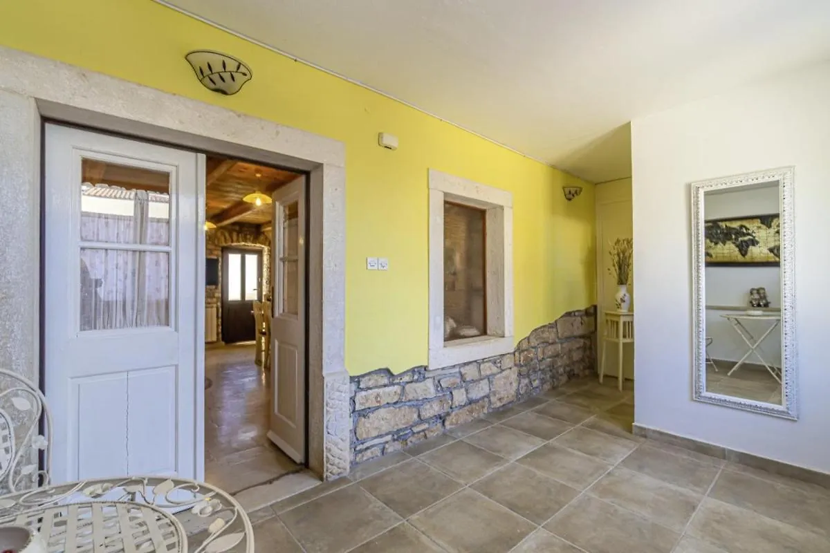 Villa Rosana In Muntic - Haus Fuer 4-5 Personen Pula Chorvatsko