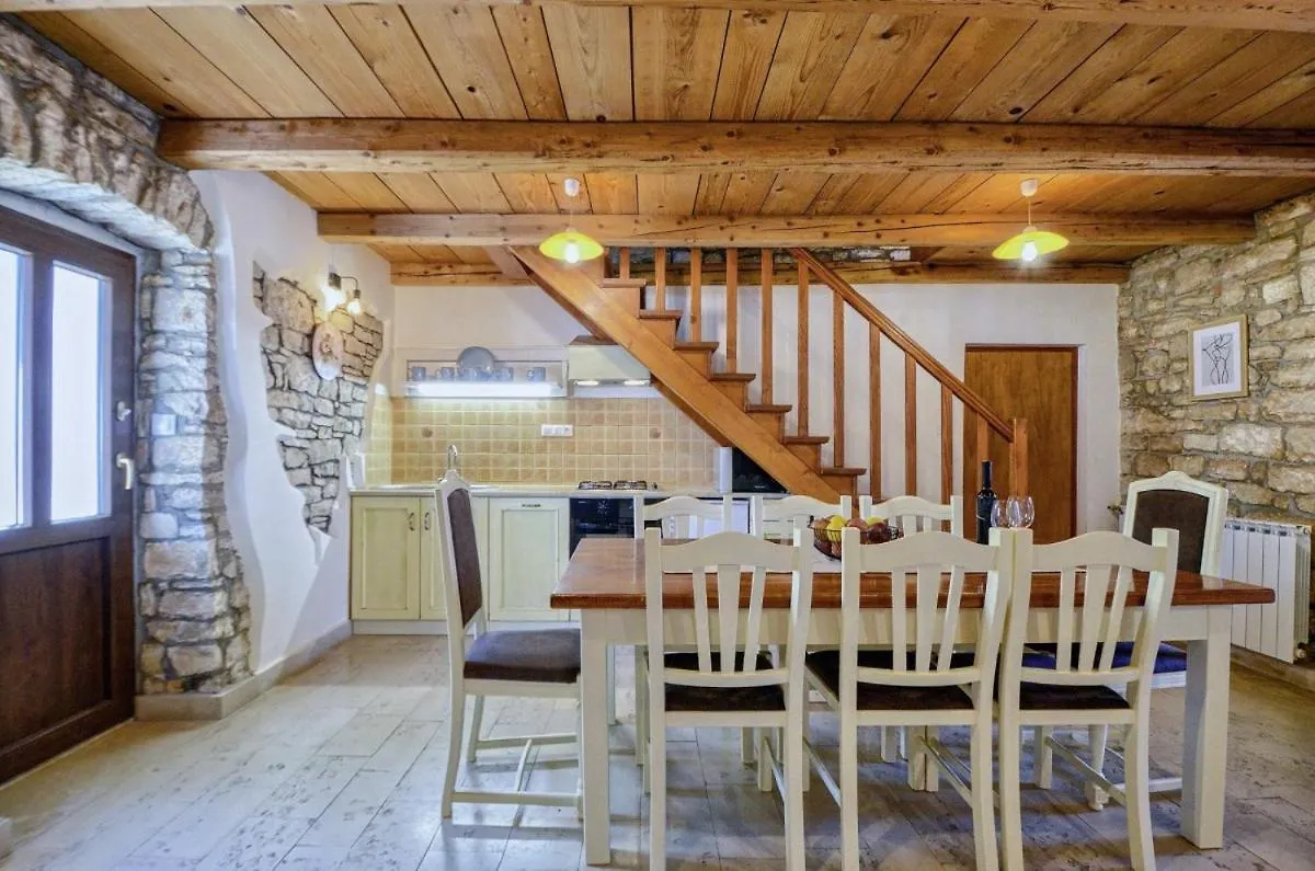 Villa Rosana In Muntic - Haus Fuer 4-5 Personen Pula Chorvatsko