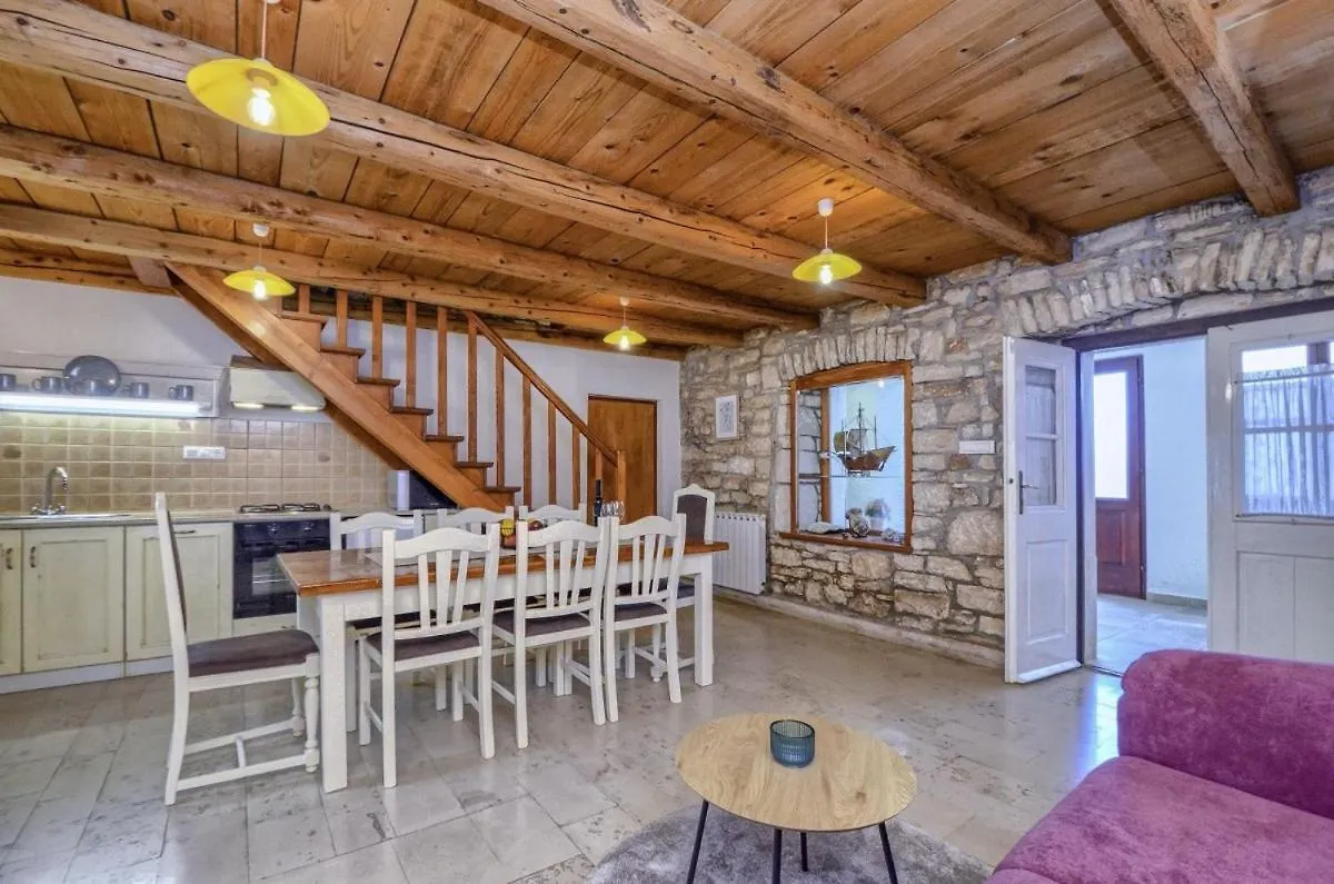 Villa Rosana In Muntic - Haus Fuer 4-5 Personen Pula 0*,  Chorvatsko