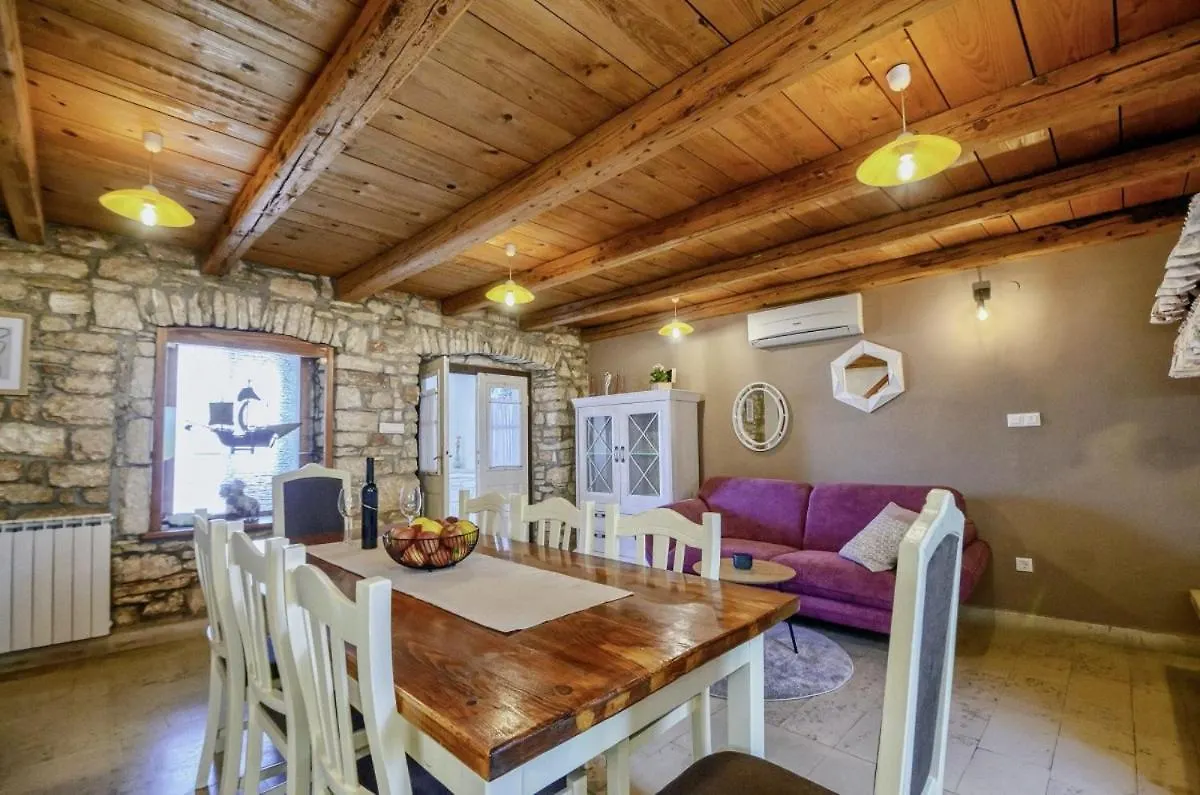 Villa Rosana In Muntic - Haus Fuer 4-5 Personen Pula Kroatië
