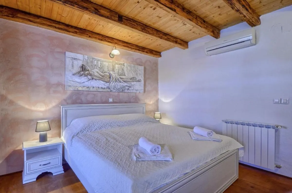 Villa Rosana In Muntic - Haus Fuer 4-5 Personen Pula